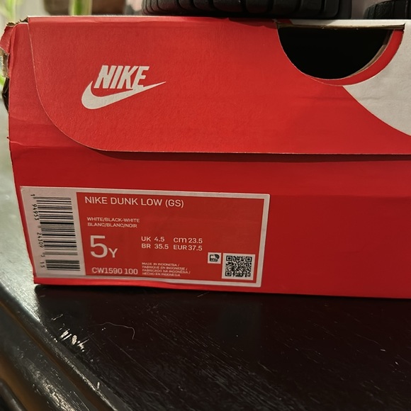 Nike Low Dunks - Picture 5 of 5